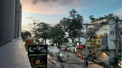 Chambre double avec balcon et vue sur la mer — Big Boys' Bed & Burger - Patong Beach