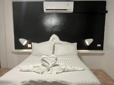 Chambre double avec balcon — Big Boys' Bed & Burger - Patong Beach
