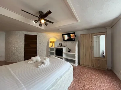Chambre double avec canapé-lit — Big Boys' Bed & Burger - Patong Beach